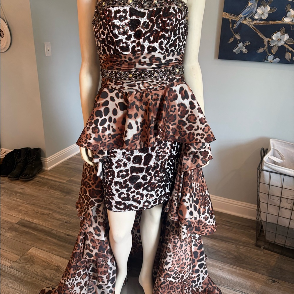 Tony Bowls Leopard Print Strapless Gown sz 6